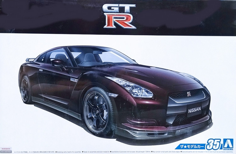Сборная модель "Автомобиль Nissan R35 GT-R Spec-V, 2009 г."  М 1/24