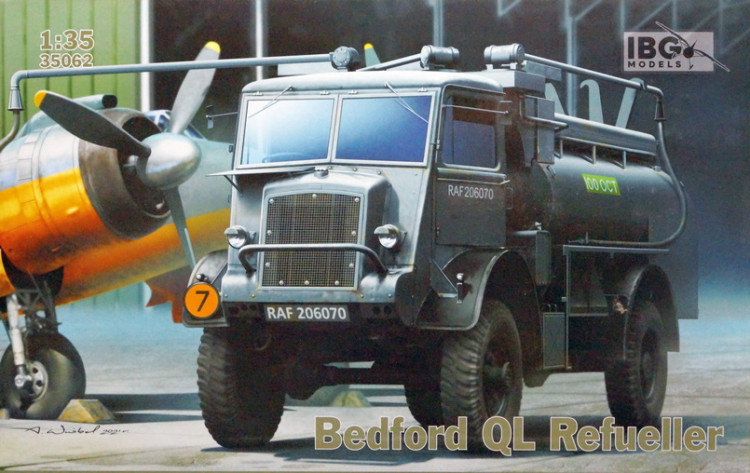 Сборная модель "Британский топливозаправщик Bedford QL"  М 1/35