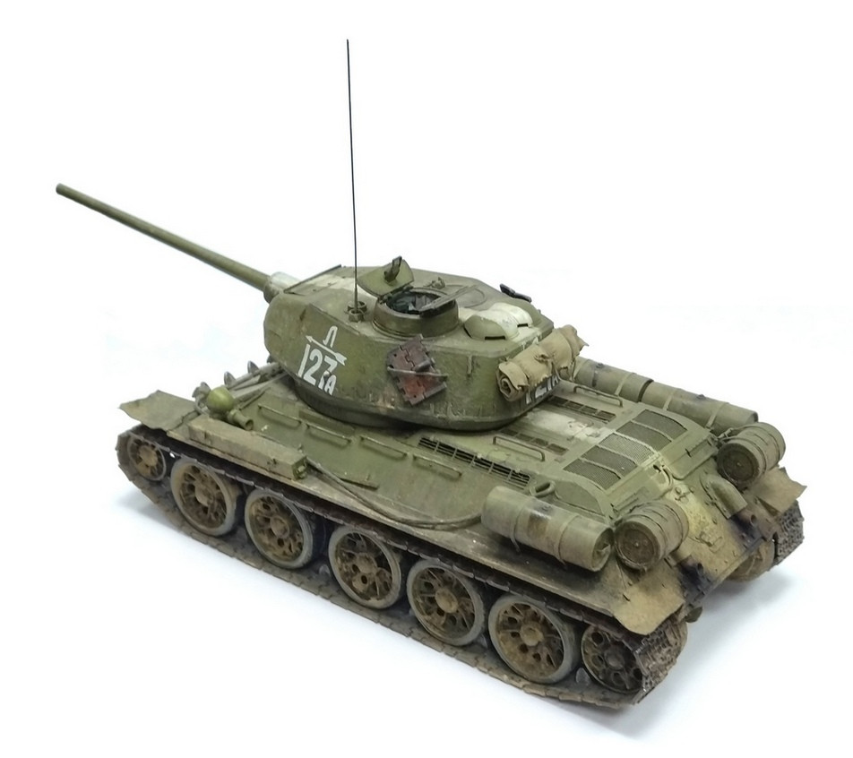 Масштабная модель "Советский танк Т-34-85 обр.1944 г."  М 1/35